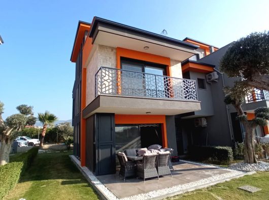 KUŞADASINDA ACİL SATILIK EŞYALI MUHTEŞEM VİLLA